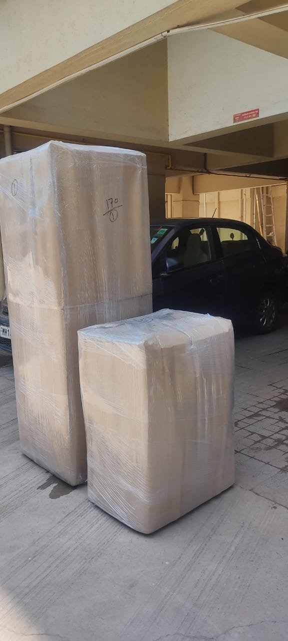 Car loading on hydraulic trailer